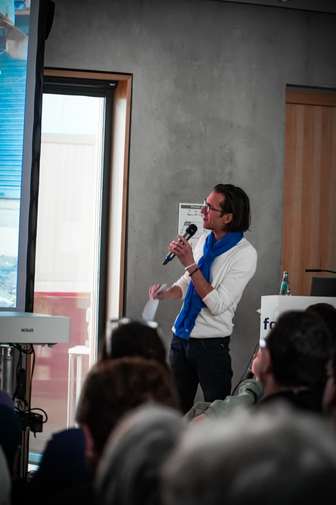 Volker beim Nepal-Abend